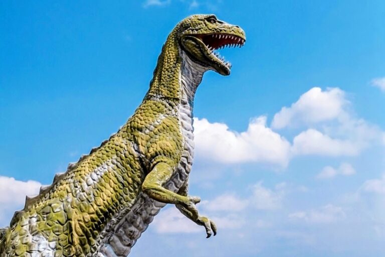 烘爐地侏儸紀恐龍雕像